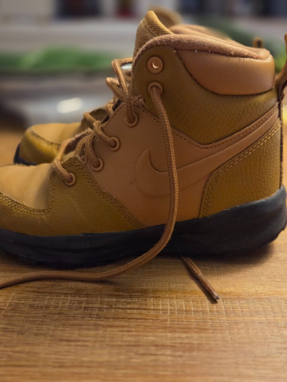 Boys nike manoa leather boots